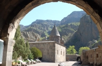 Эллинистический храм Гарни и пещерный монастырь Гегард